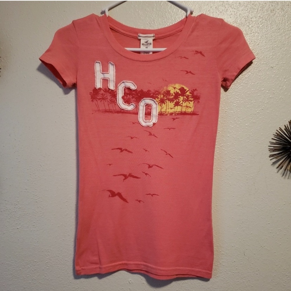 Hollister  XS HCO Patch Beach Scene Tee